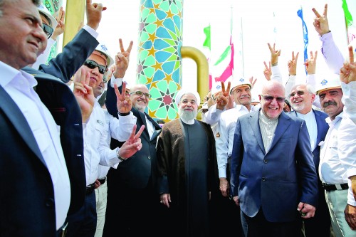 ناسپاسی روحانی پس از گرفتن عکس یادگاری با پروژه های سپاه ناسپاسی روحانی پس از گرفتن عکس یادگاری با پروژه های سپاه