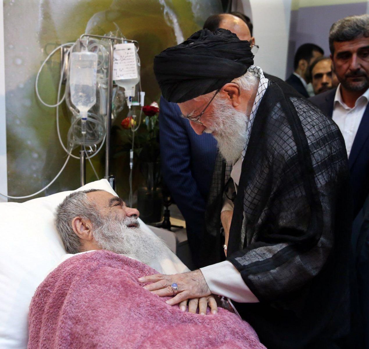 عیادت رهبر معظم انقلاب از آیتالله مظاهری+عکس عیادت رهبر معظم انقلاب از آیتالله مظاهری+عکس