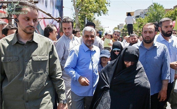 سردار جعفری و خانواده اش در راهپیمایی روز قدس