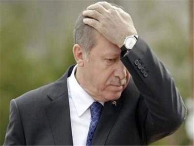 در حین اقامه نماز عید فطر اردوغان از هوش رفت