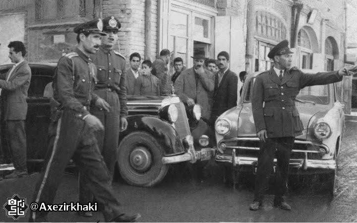 صحنه یک تصادف و حضور پلیس در سال ۱۳۳۰