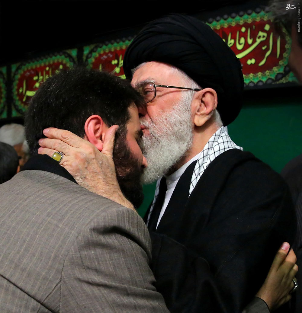 بوسه رهبر انقلاب بر پیشانی میثم مطیعی+عکس