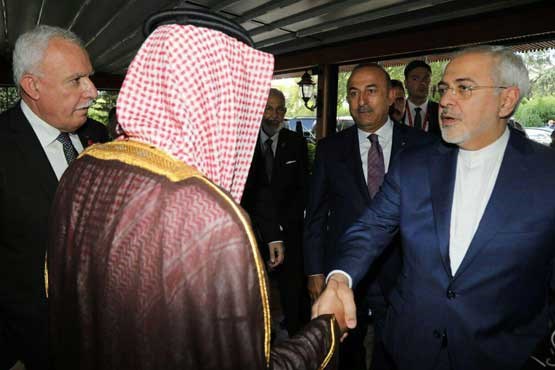 دست دادن ظریف با وزیر خارجه عربستان +عکس دست دادن ظریف با وزیر خارجه عربستان +عکس