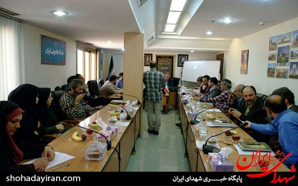 تجلیل سرلشگر ایزدی از رادیو ایران و پلاک 8 + عکس تجلیل سرلشگر ایزدی از رادیو ایران و پلاک 8 + عکس