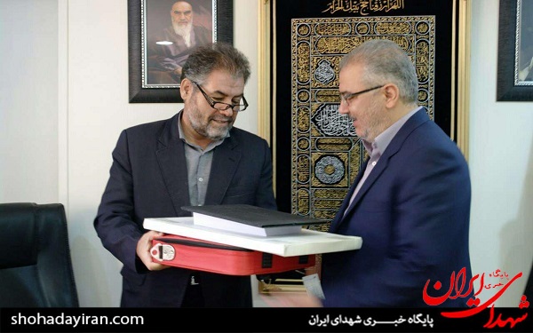 تجلیل سرلشگر ایزدی از رادیو ایران و پلاک 8 + عکس تجلیل سرلشگر ایزدی از رادیو ایران و پلاک 8 + عکس