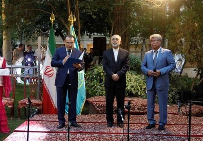 اهدای نشان افتخار به صالحی در قزاقستان! اهدای نشان افتخار به صالحی در قزاقستان!