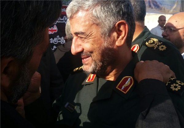 دیدار سرزده فرمانده سپاه با خانواده شهید حججی+عکس دیدار سرزده فرمانده سپاه با خانواده شهید حججی+عکس