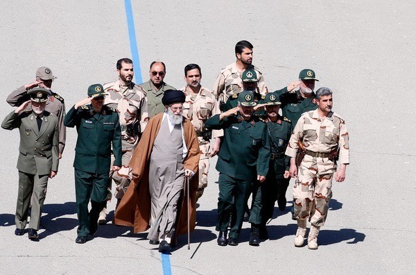 بازخوانی مواضع 8 فرمانده درباره ماجرای شهید حججی بازخوانی مواضع 8 فرمانده درباره ماجرای شهید حججی