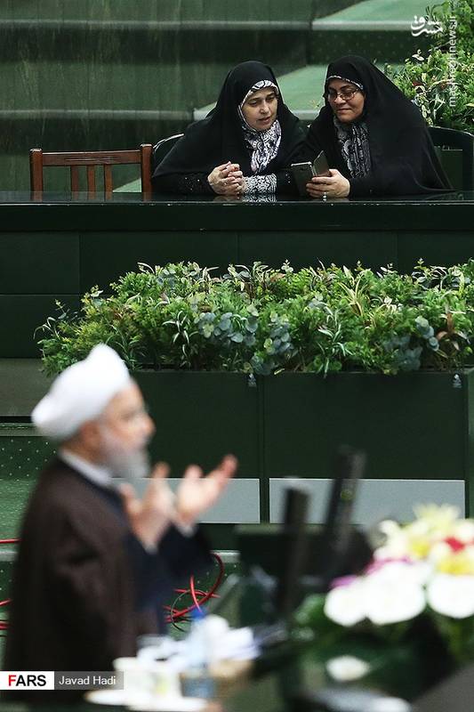 مشغله نمایندگان خانم در جلسه رای اعتماد! + عکس