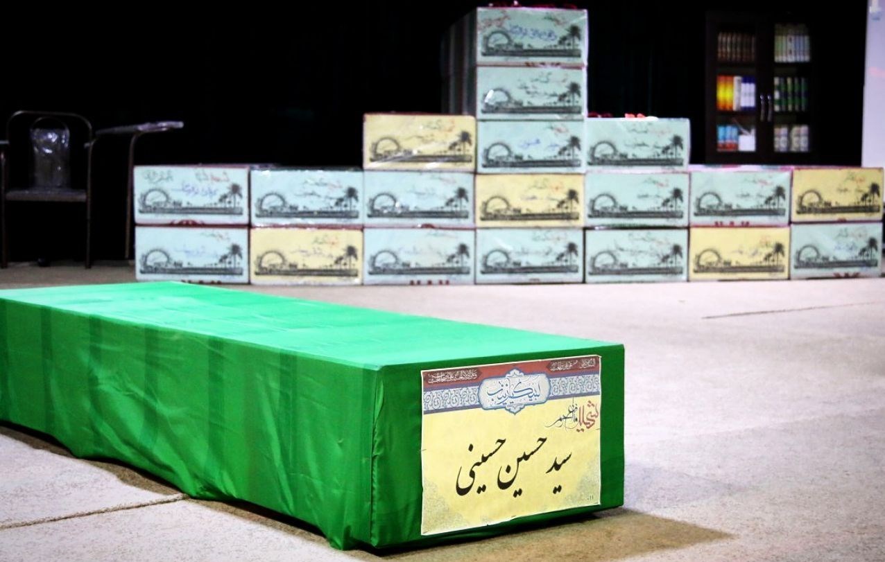وداع با پیکر شهید فاطمیون در جوار ۲۵ شهید گمنام وداع با پیکر شهید فاطمیون در جوار ۲۵ شهید گمنام