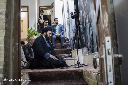 از  خادم امام (حاج عیسی جعفری) با حضور یادگار امام(ره) تجلیل شد+عکس