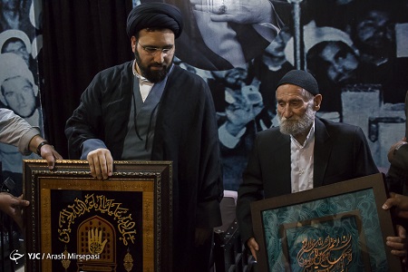 از  خادم امام (حاج عیسی جعفری) با حضور یادگار امام(ره) تجلیل شد+عکس