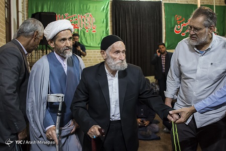 از  خادم امام (حاج عیسی جعفری) با حضور یادگار امام(ره) تجلیل شد+عکس
