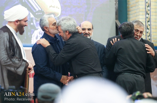 بوسه حاج قاسم بر پیشانی پدر شهید حججی +عکس