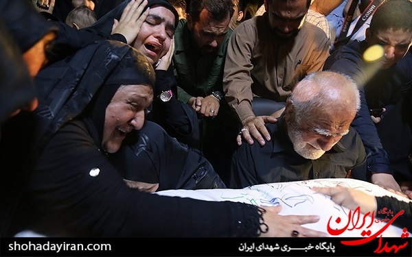 عکس/دیدار خانواده شهید مهدی غلامی با پیکر فرزندشان پس از ۳۳ سال عکس/دیدار خانواده شهید مهدی غلامی با پیکر فرزندشان پس از ۳۳ سال