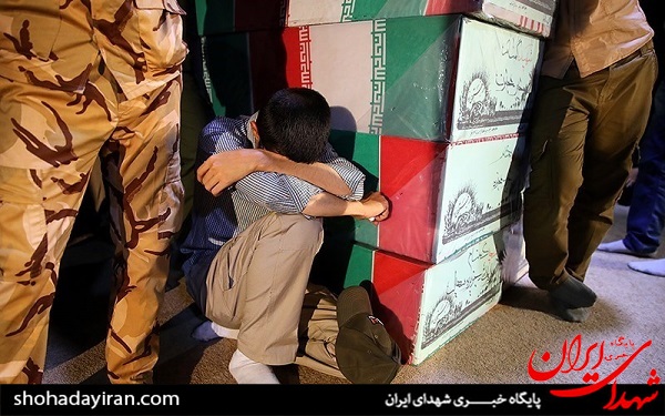 عکس/دیدار خانواده شهید مهدی غلامی با پیکر فرزندشان پس از ۳۳ سال عکس/دیدار خانواده شهید مهدی غلامی با پیکر فرزندشان پس از ۳۳ سال