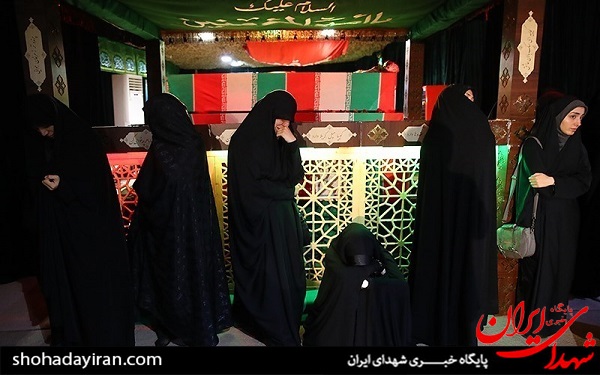 عکس/دیدار خانواده شهید مهدی غلامی با پیکر فرزندشان پس از ۳۳ سال عکس/دیدار خانواده شهید مهدی غلامی با پیکر فرزندشان پس از ۳۳ سال