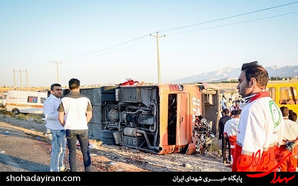 عکس/ واژگونی اتوبوس دختران دانش‌آموز