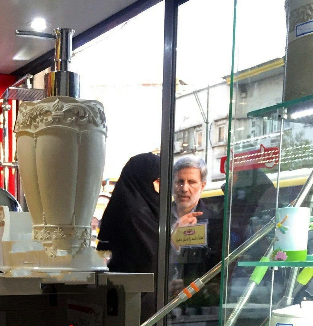 امیر حاتمی با لباس شخصی به بازار رفت +عکس
