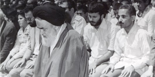 اقتدای شهید رجایی به شهید آیت الله مدنی+عکس