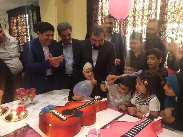 حضور محسن رضایی در یک جشن تولد خاص + عکس حضور محسن رضایی در یک جشن تولد خاص + عکس