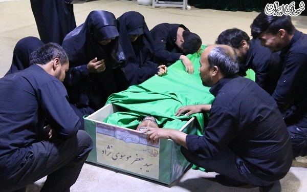 وداع با پیکر شهید فاطمیون «سید جعفر موسوینژاد» +عکس وداع با پیکر شهید فاطمیون «سید جعفر موسوینژاد» +عکس