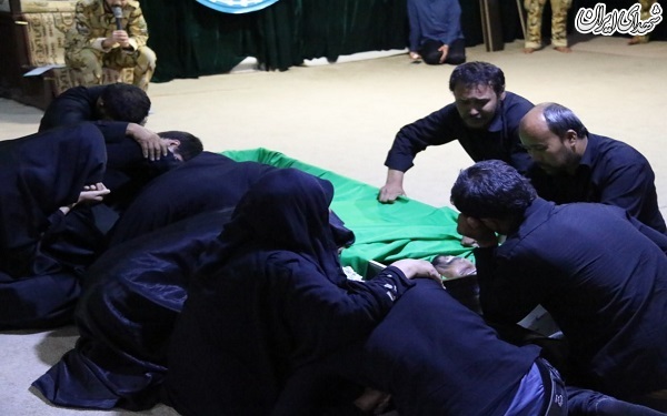 وداع با پیکر شهید فاطمیون «سید جعفر موسوینژاد» +عکس وداع با پیکر شهید فاطمیون «سید جعفر موسوینژاد» +عکس