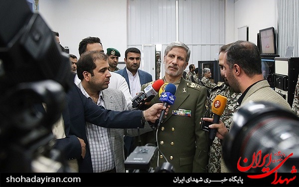 عکس/ بازدید وزیر دفاع از نمایشگاه دستاوردهای پدافند هوایی عکس/ بازدید وزیر دفاع از نمایشگاه دستاوردهای پدافند هوایی