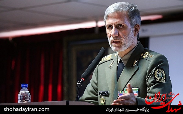 عکس/ بازدید وزیر دفاع از نمایشگاه دستاوردهای پدافند هوایی عکس/ بازدید وزیر دفاع از نمایشگاه دستاوردهای پدافند هوایی