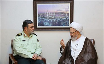 نیروی انتظامی با معضل بدحجابی، قانونی مبارزه کند