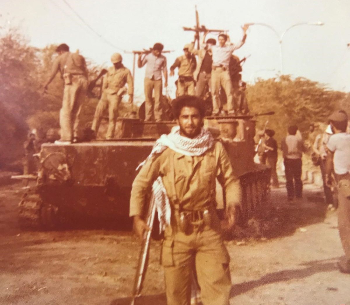 تصویری قدیمی از حمید معصومی نژاد در جبهه تصویری قدیمی از حمید معصومی نژاد در جبهه