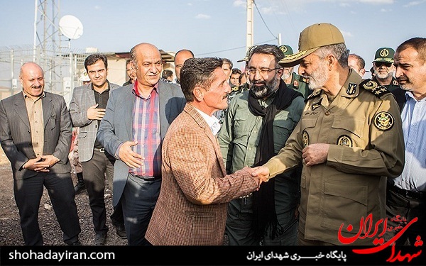 عکس/ فرمانده کل ارتش در اردوی جهادی عکس/ فرمانده کل ارتش در اردوی جهادی