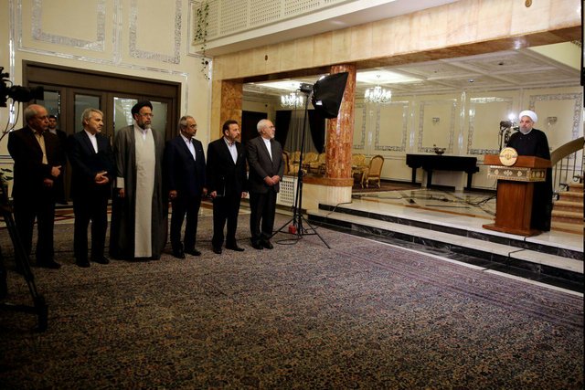 مردان دولت در کنار روحانی هنگام نطق تلویزیونی مردان دولت در کنار روحانی هنگام نطق تلویزیونی