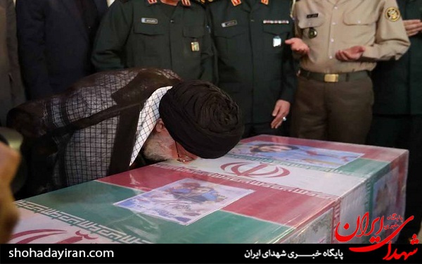 حضور رهبر انقلاب در کنار پیکر مطهر شهید حججی + تصاویر حضور رهبر انقلاب در کنار پیکر مطهر شهید حججی + تصاویر
