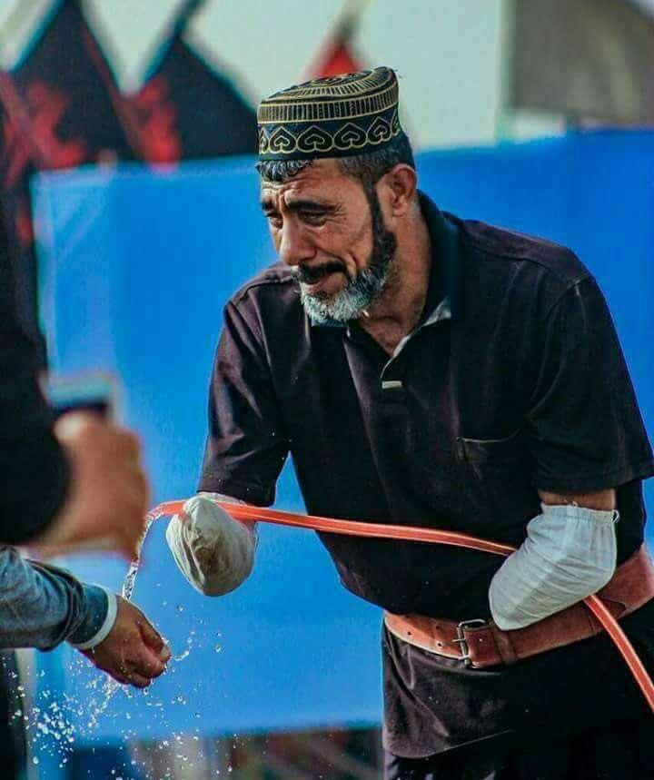 خادم بی دست زوار حضرت سیدالشهدا(ع) + عکس