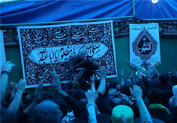 مداحی صادق آهنگران و نریمان پناهی در کربلا + عکس مداحی صادق آهنگران و نریمان پناهی در کربلا + عکس