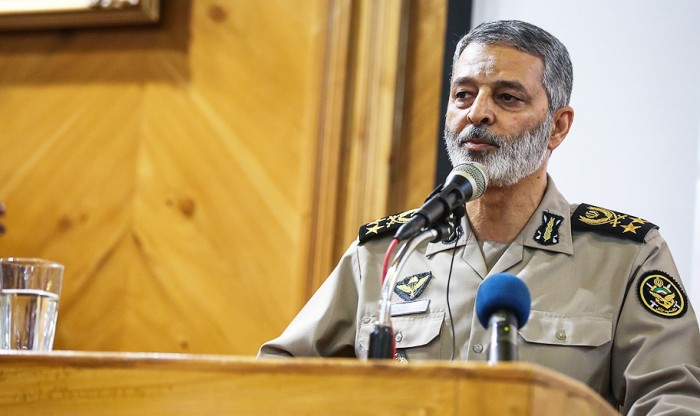 هر قلم یا زبانی که در جهت تضعیف اتحاد ارتش و سپاه باشد راه ضدانقلاب را رفته است هر قلم یا زبانی که در جهت تضعیف اتحاد ارتش و سپاه باشد راه ضدانقلاب را رفته است