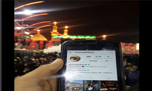 وقتی هوداران بازیگر زن نایب الزیاره اش می شوند!+ عکس