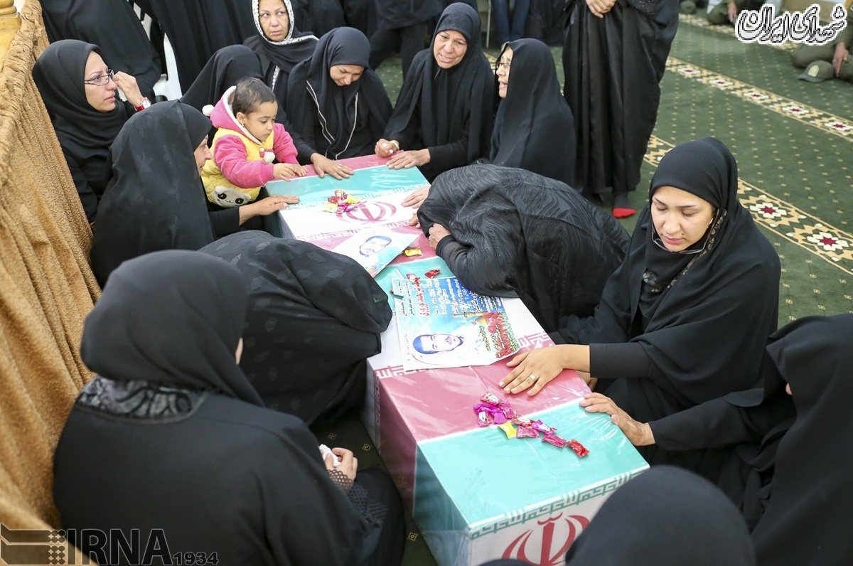 تشییع پیکر ۵ شهید تازه تفحص شده در شیراز ‎/عکس