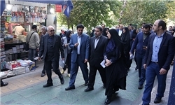 جمع آوری چند ساعته دستفروشان کتاب در میدان انقلاب!