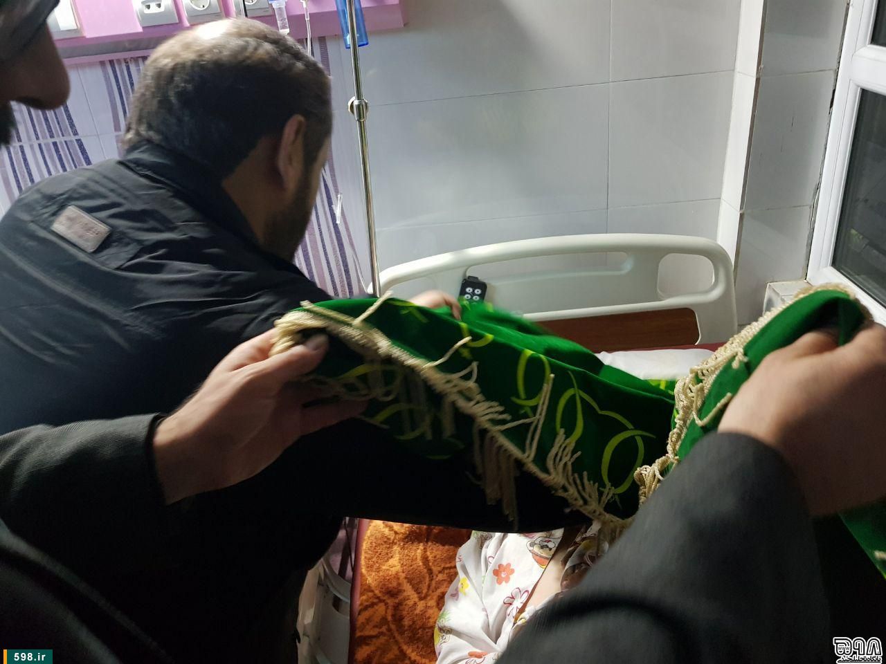 حضور مداح معروف در مناطق زلزله زده کرمانشاه + عکس