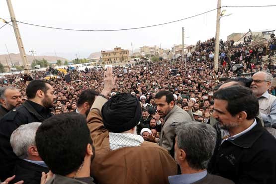 حضور رهبر انقلاب در مناطق زلزلهزده غرب/ عکس حضور رهبر انقلاب در مناطق زلزلهزده غرب/ عکس