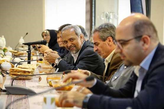 جلسه آبگوشتی معاون و مشاور رئیس جمهور + عکس جلسه آبگوشتی معاون و مشاور رئیس جمهور + عکس