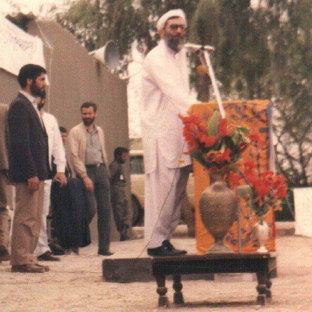 عکس کمتر دیده شده از رهبر انقلاب با لباس محلی