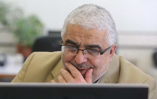 حامی دولت: احمدی نژاد به دنبال حذف یاران امام(ره)!