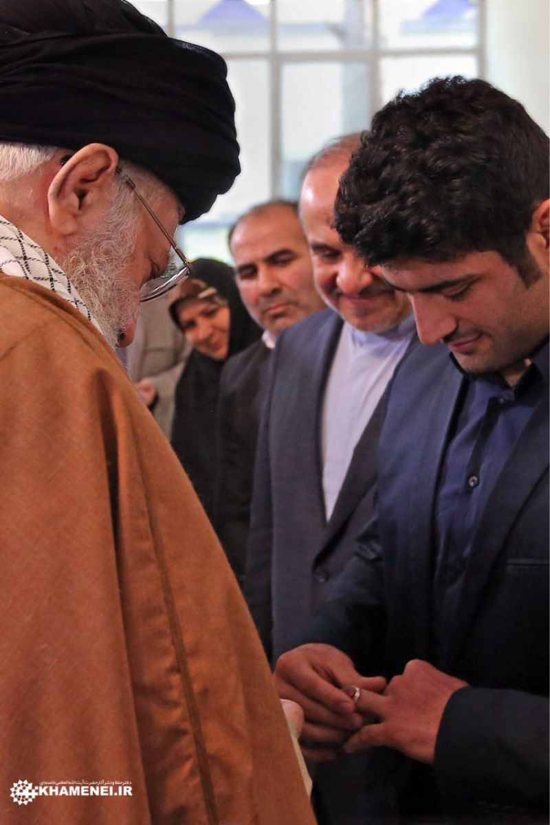 علیرضا کریمی پس از دیدار با رهبر انقلاب: امیدوارم پاسخگوی این محبتها باشم علیرضا کریمی پس از دیدار با رهبر انقلاب: امیدوارم پاسخگوی این محبتها باشم