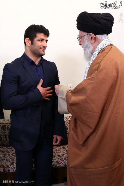 دیدار کشتی‌گیر سرافراز علیرضا کریمی با رهبر انقلاب/عکس