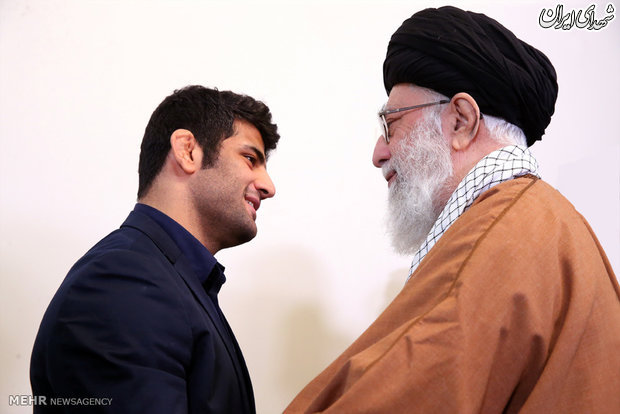 دیدار کشتی‌گیر سرافراز علیرضا کریمی با رهبر انقلاب/عکس