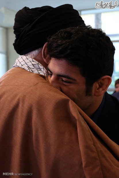 دیدار کشتی‌گیر سرافراز علیرضا کریمی با رهبر انقلاب/عکس