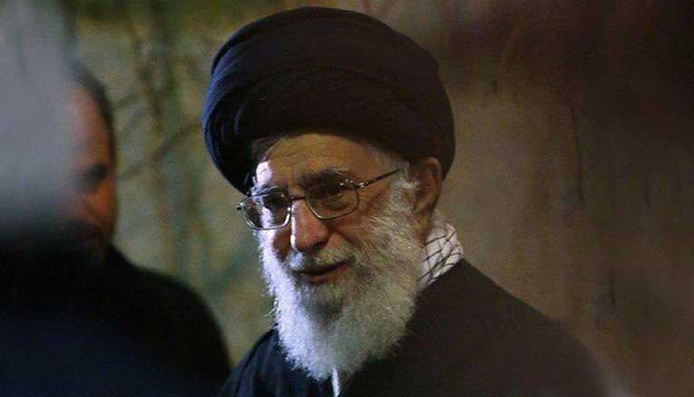 گزارشی خواندنی از حضور رهبر انقلاب در منطقه زلزلهزده گزارشی خواندنی از حضور رهبر انقلاب در منطقه زلزلهزده